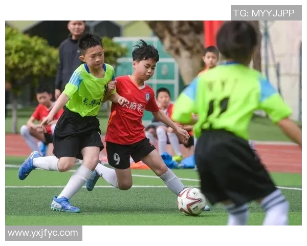 足球明星封闭训练揭秘他们的成长与挑战 足球明星封闭训练揭秘他们的成长与挑战